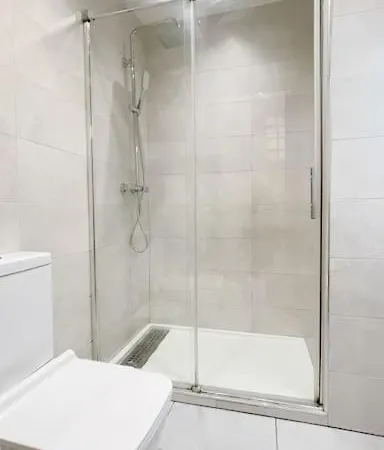 Apartment Stylish 2 Bedroom Next To Lamerced Plaza